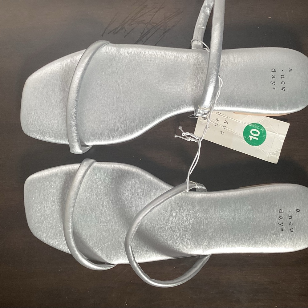 Silver slides size 10
